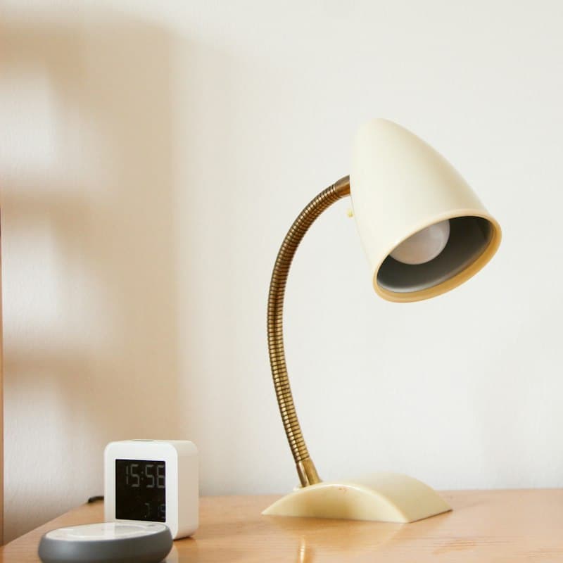 Philips Hue Ayarlanabilir LED Masa Lambası