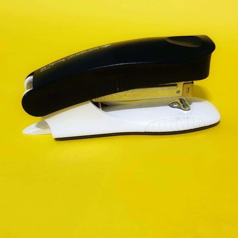 Kangaro Ergonomik Zımba Makinesi 40 Sayfa Siyah